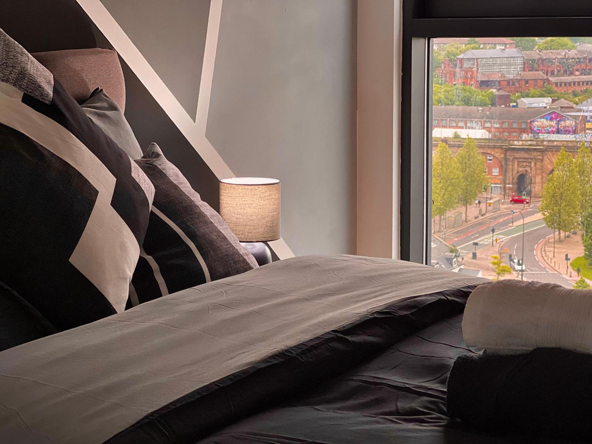 Penthouse Gem, Central, Scenic Views, Stylish, Modern, City Centre 2Br Шефилд Экстерьер фото